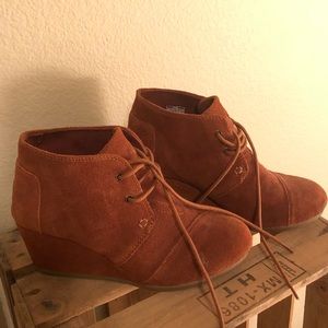TOMS Suede Desert Wedge